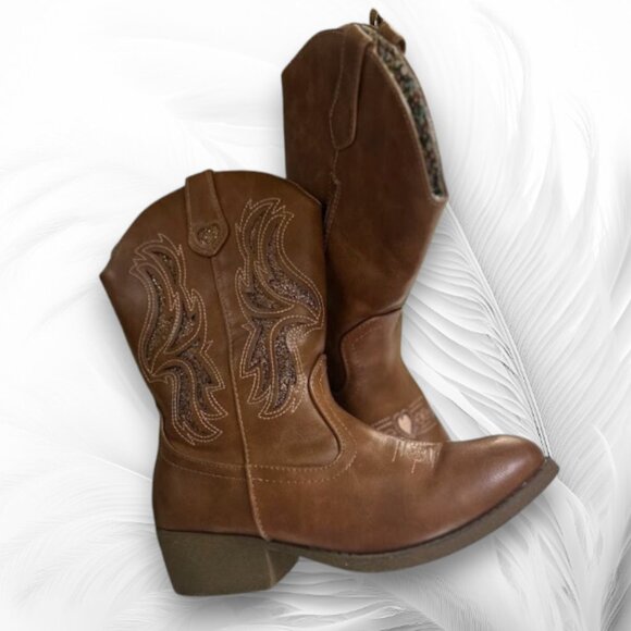 Brown Kids Cowboy Boots With Glitter Stitching Size 4 - Picture 1 of 13